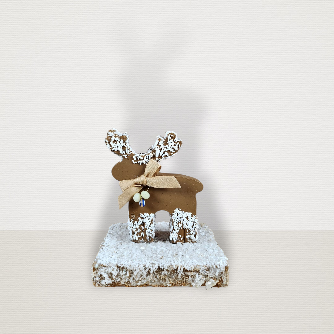 Γούρι Σε Βάση Με Τάρανδο Καφέ-Λευκό CHR2021