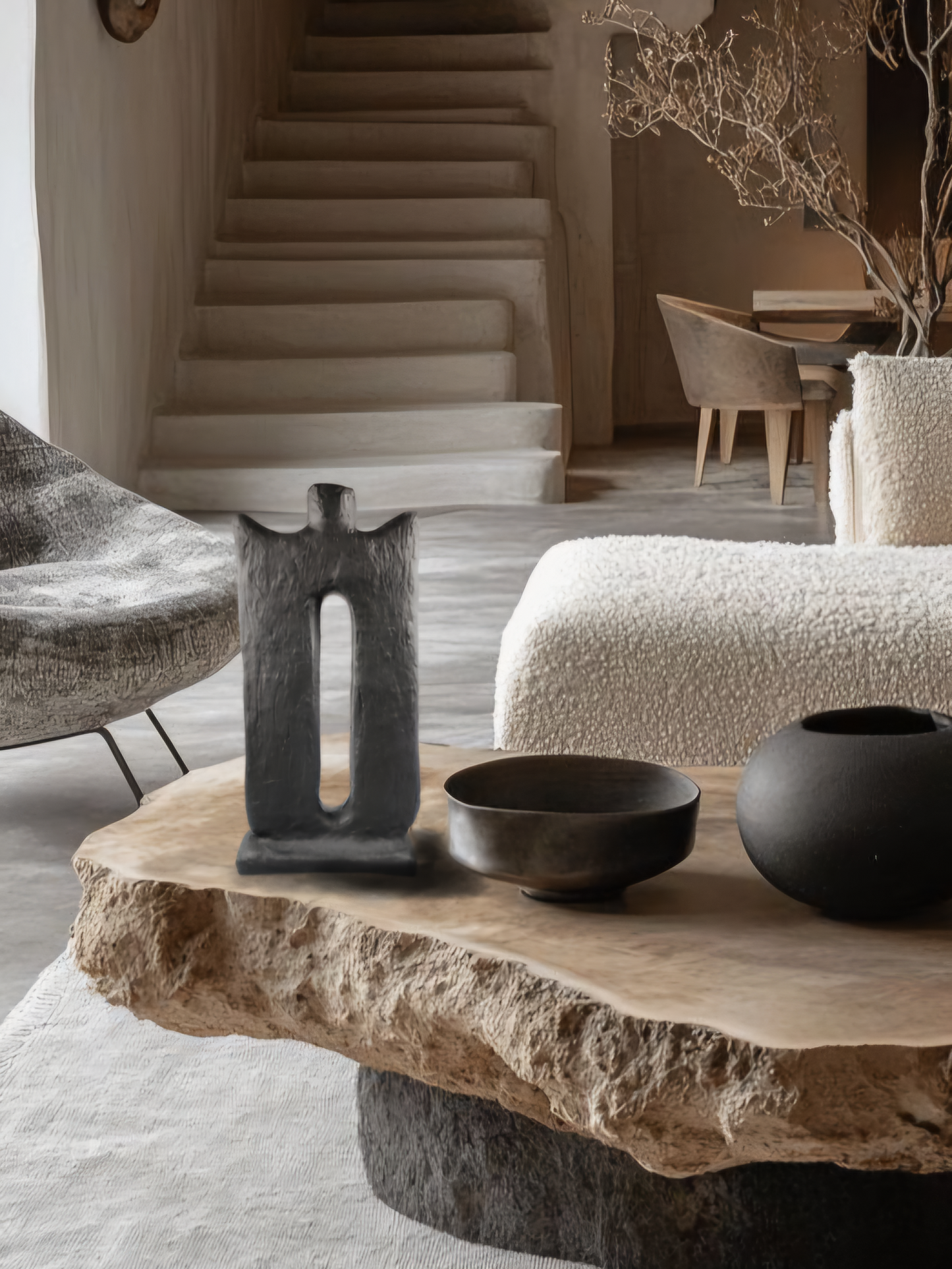 Βάζο Γλυπτό Διακοσμητικό Μαύρο Με Βάση ART7457