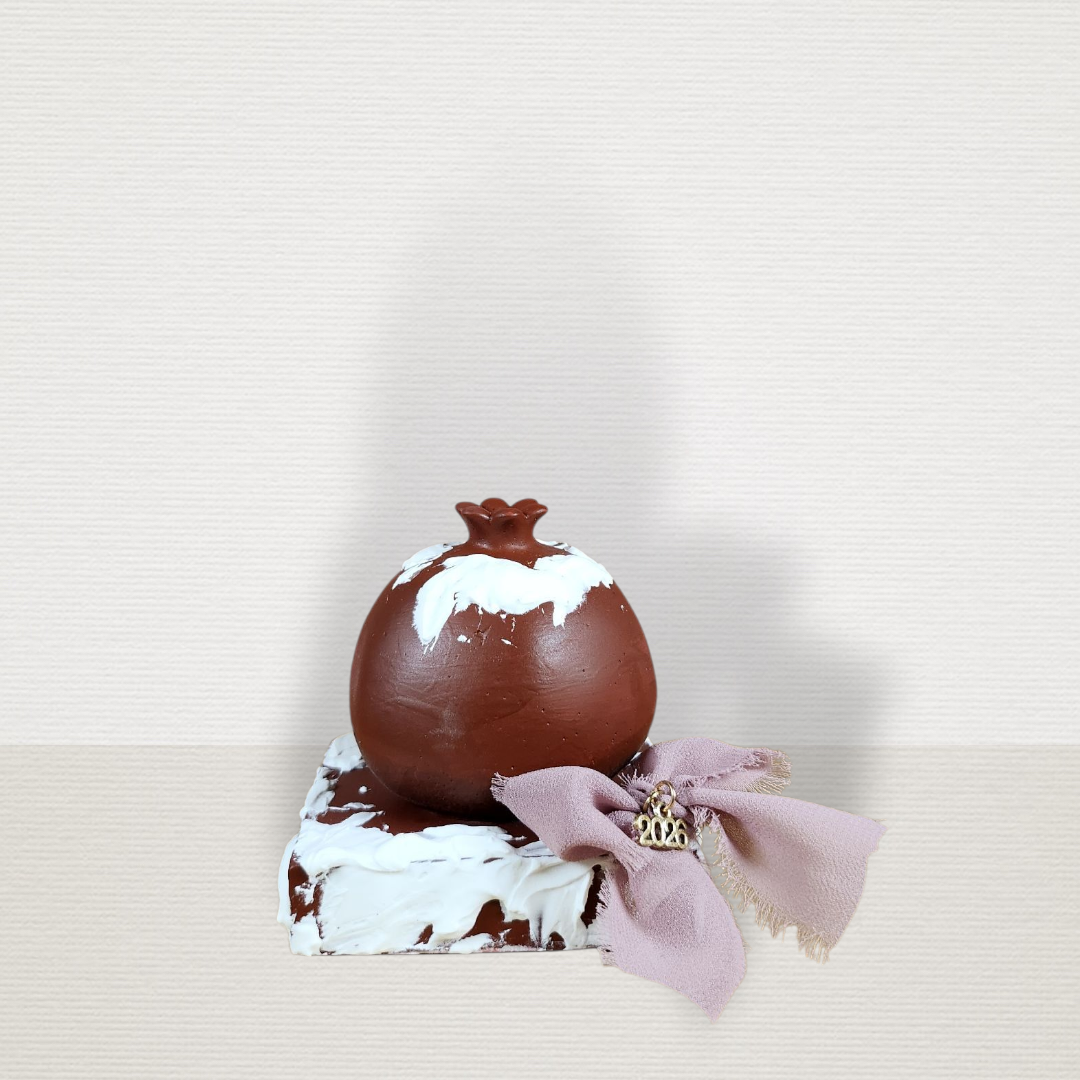 Γούρι Σε Βάση Με Ρόδι Μπορντώ CHR2031