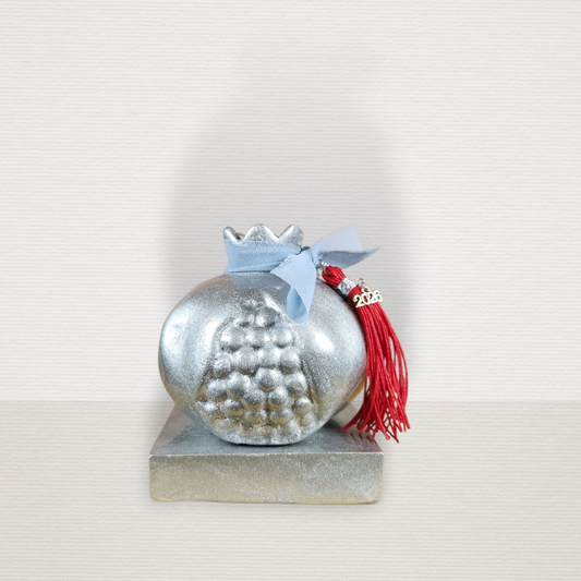 Γούρι Σε Βάση Με Ρόδι Μεγάλο Ασημί CHR2029