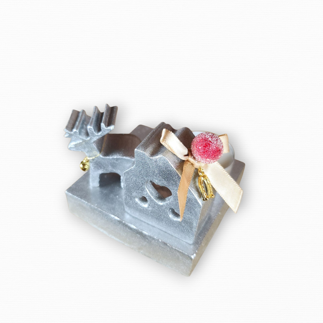 Γούρι Σε Βάση Με Σπίτι & Τάρανδο Ασημί CHR2015